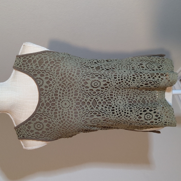 Alya Khaki Crochet Racerback Tank Size Medium - Picture 1 of 4